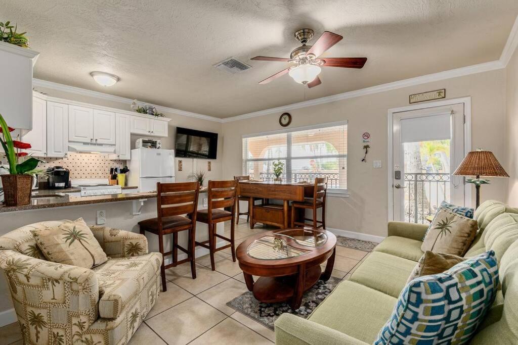 Walk To The Beach And Restaurants! - Coconut Villa'S Suite 2 St. Pete Beach Εξωτερικό φωτογραφία