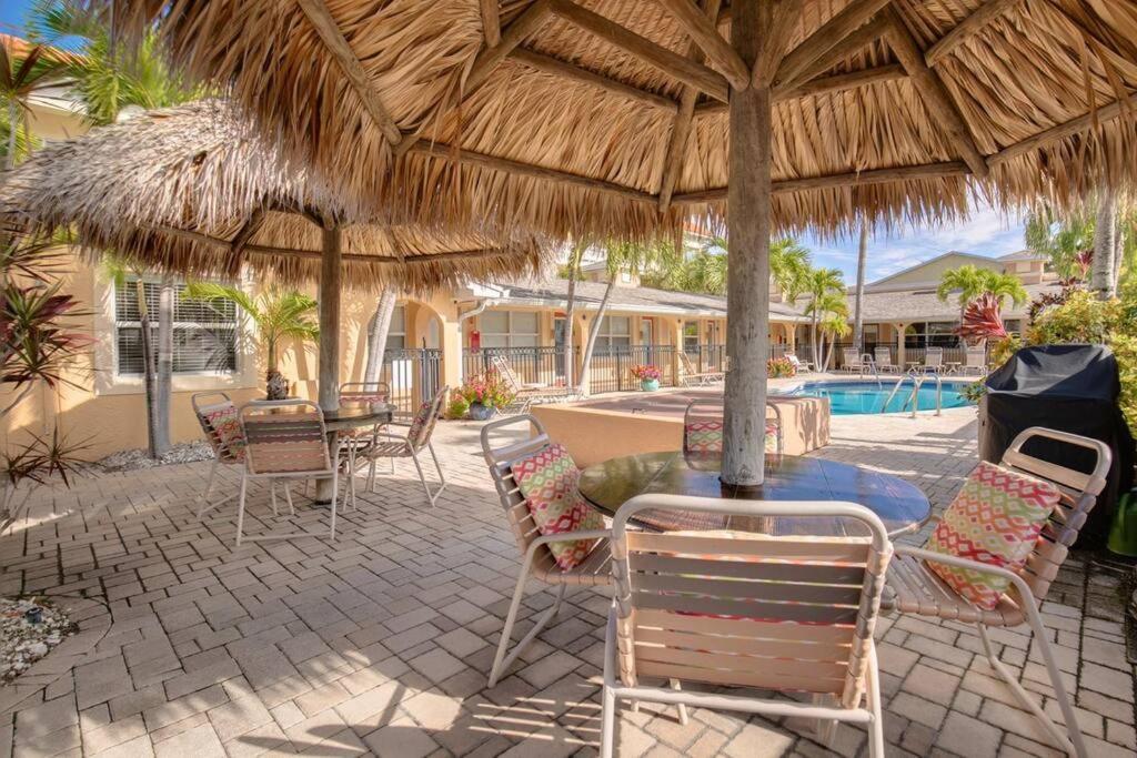 Walk To The Beach And Restaurants! - Coconut Villa'S Suite 2 St. Pete Beach Εξωτερικό φωτογραφία